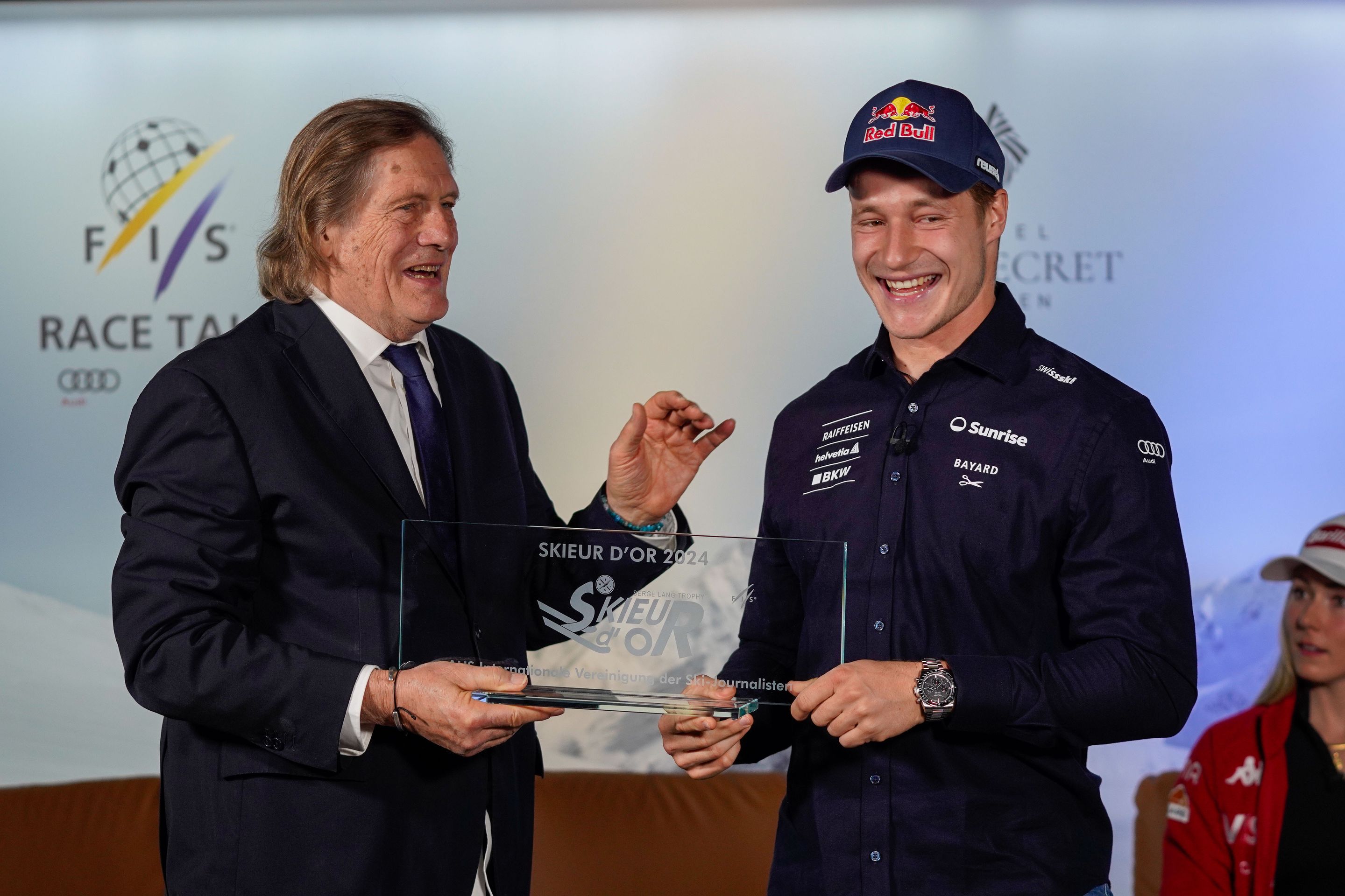 Marco Odermatt received the 2024 Skieur D’Or award