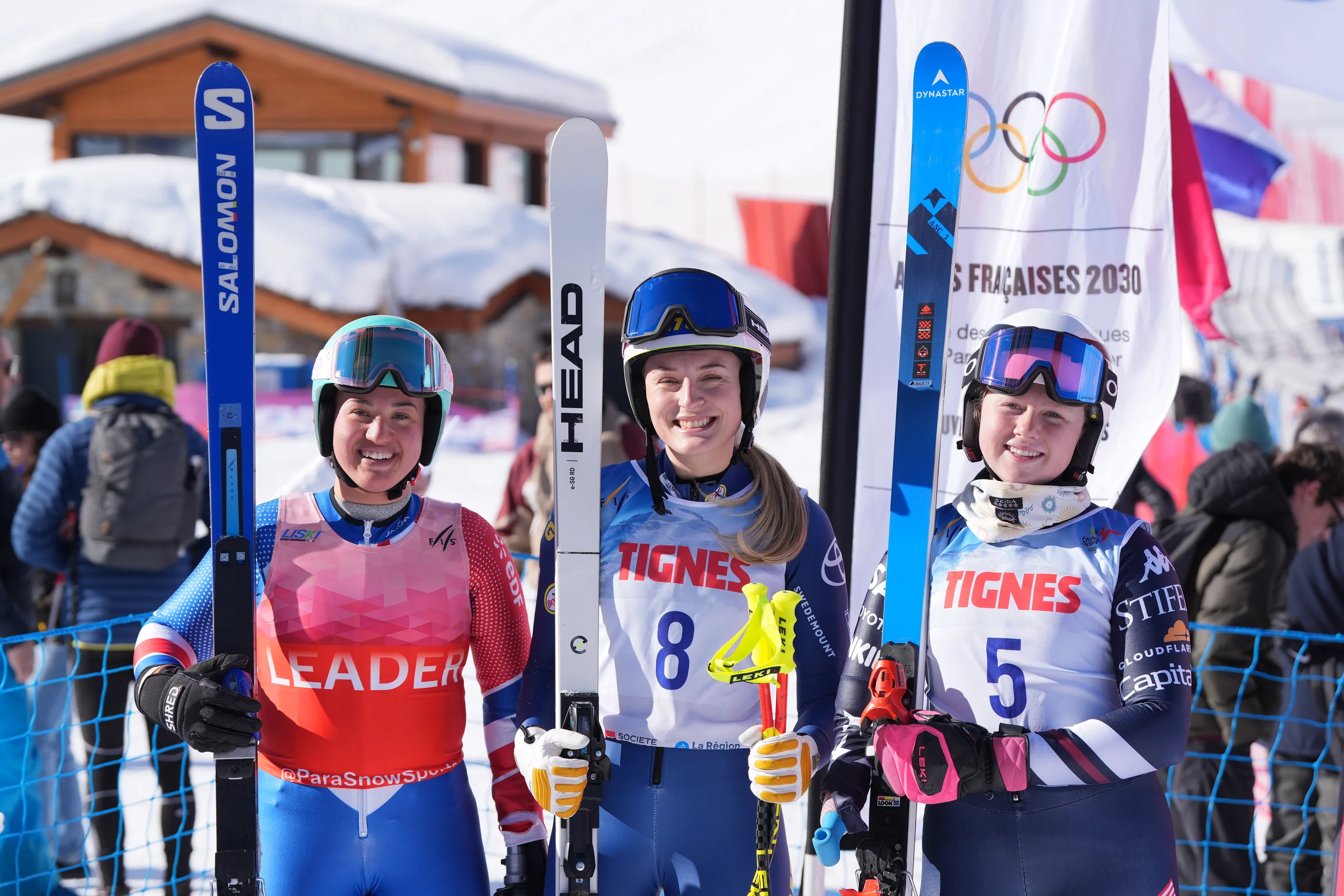 From left to right: Aurélie Richard (FRA), Ebba Årsjö (SWE), and Audrey Crowley (USA). @ FIS / Action Press /
