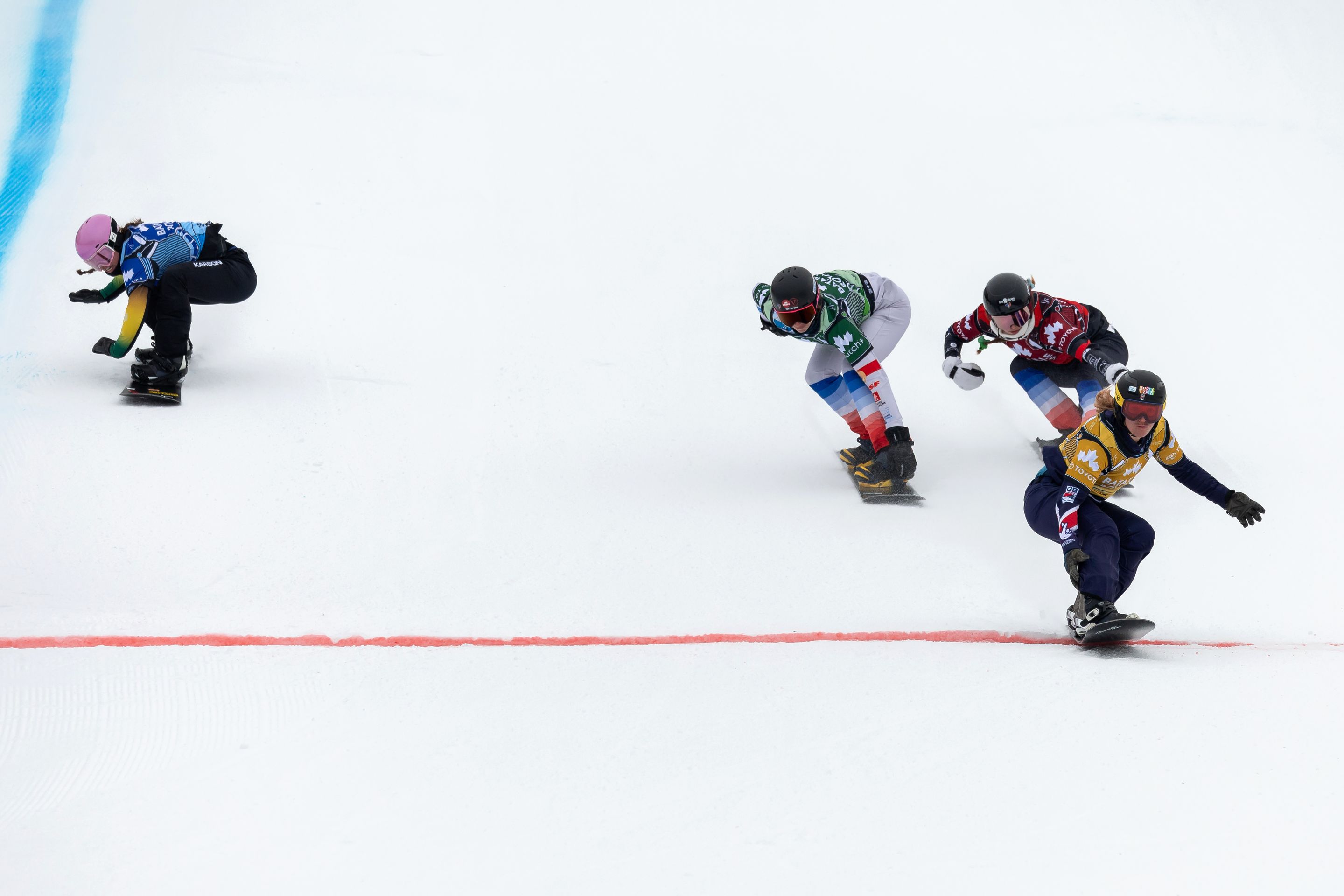 Charlotte Bankes (GBR) crosses finish line ahead of Chloe Trespeuch (FRA)