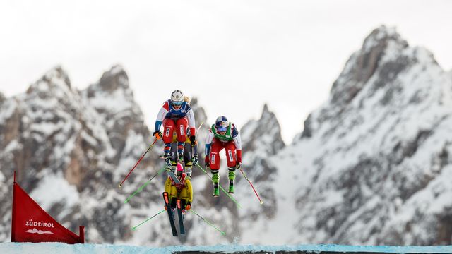 Fanny Smith (centre) charges into Innichen this weekend © GEPA Pictures