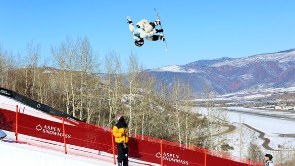 Battle of the best as snowboarders chase World Cup glory on Aspen halfpipe