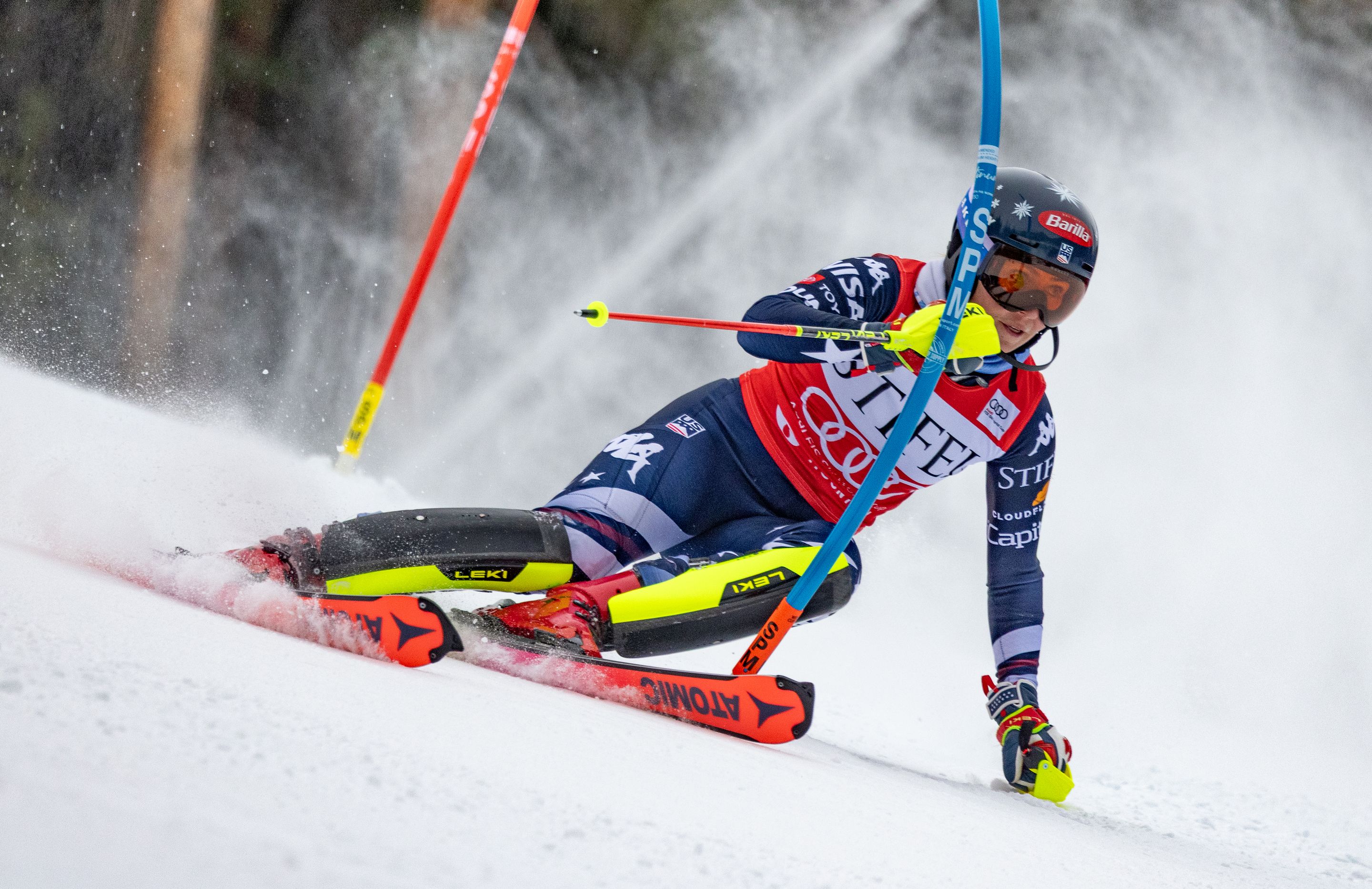 Mikaela Shiffrin (USA/Atomic) on her way to a first-run lead in Copper Mountain on Sunday. ©FIS/ActionPress/Matan Coll