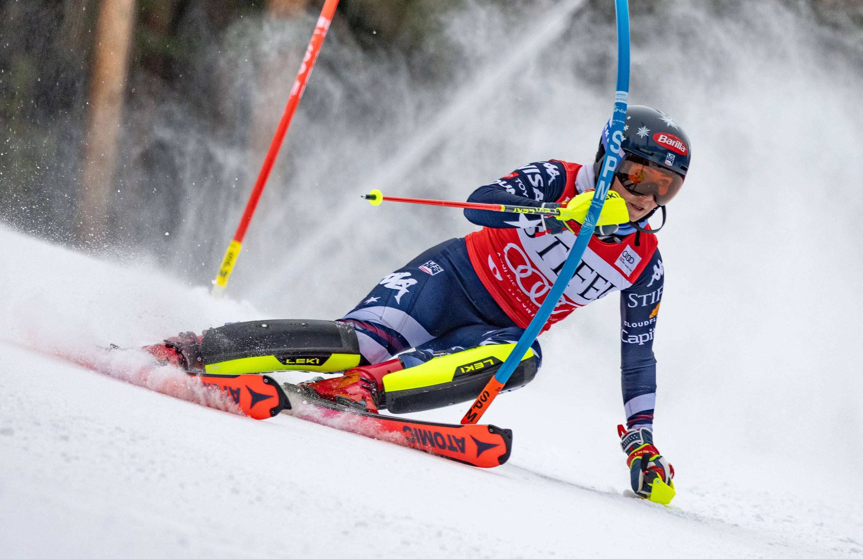 Mikaela Shiffrin (USA/Atomic) on her way to a first-run lead in Copper Mountain on Sunday. ©FIS/ActionPress/Stephen Cloutier