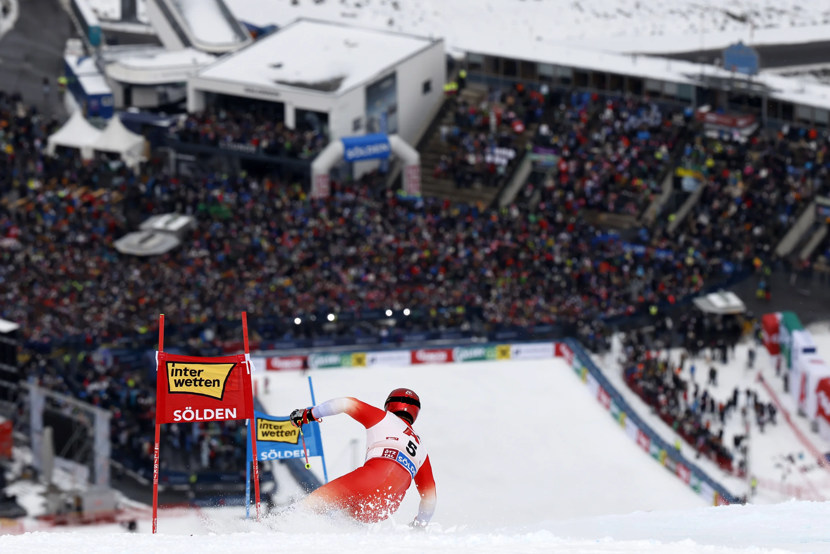 Loïc Meillard (SUI/Rossignol) attacks the Rettenbach glacier in the second run on Sunday en route to runner-up position. ©Alexis Boichard/AgenceZoom/FIS