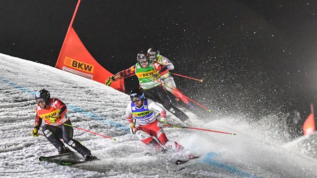 ©GEPA: Competitors chasing after title defender Kevin Drury (CAN) in the red bib