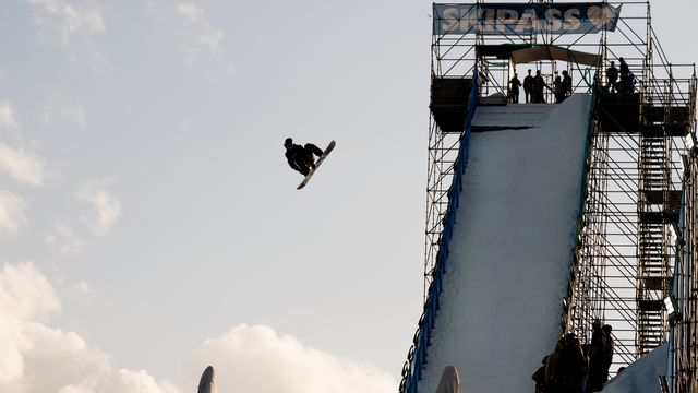 Action from Thursday's training in Modena © FIS Snowboard/Kielpinski