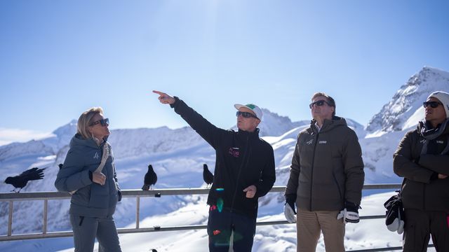 FIS and WMO high-level meeting atop Jungfraujoch