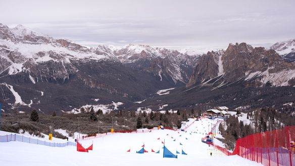 Snowboard Alpine goes under the lights in Cortina