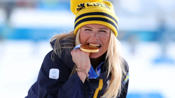 Karlsson storms to first Cross-Country gold at Milano Cortina