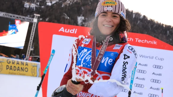 Scheib extends Giant Slalom lead as Brignone makes emotional return