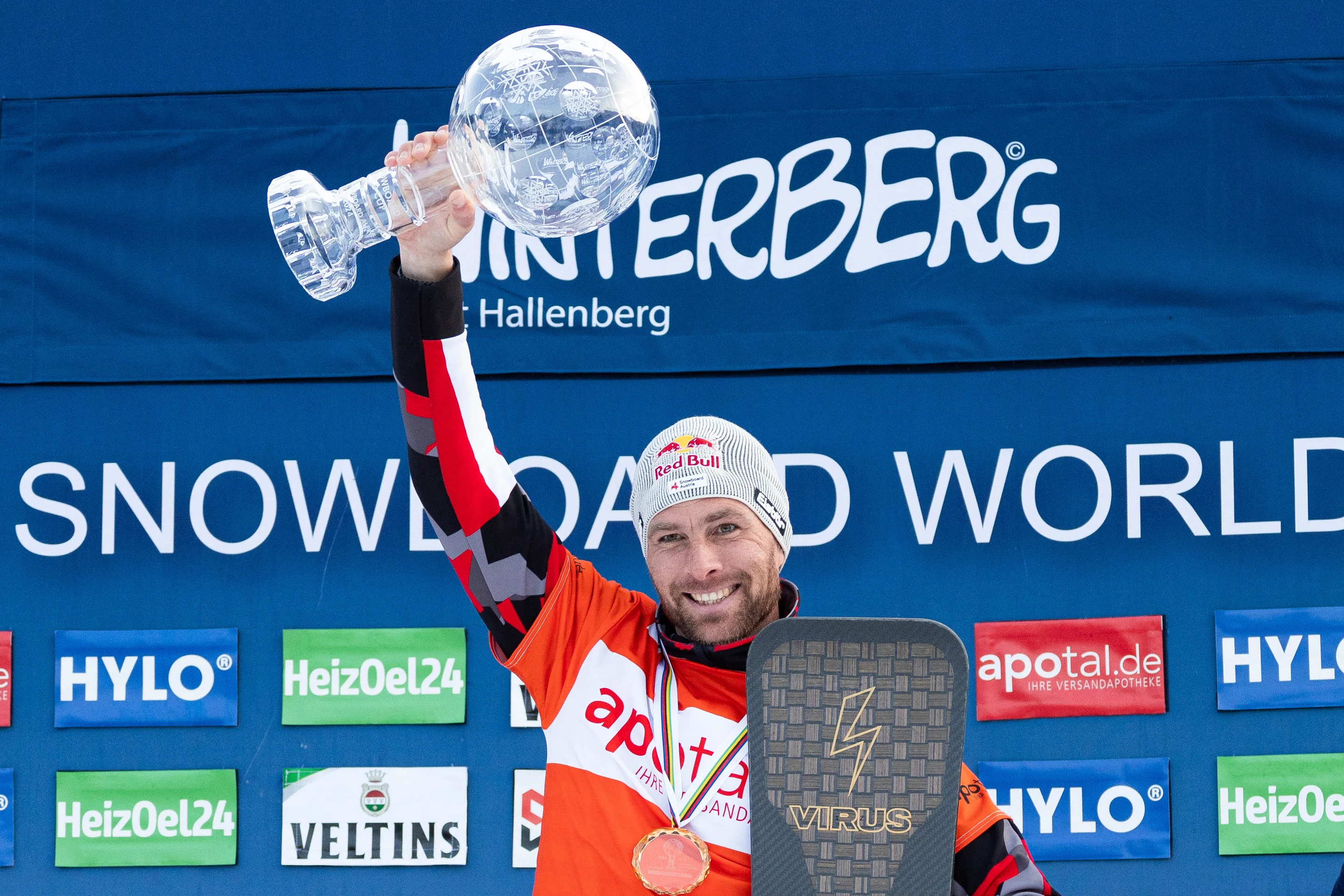 In the 2023/24 season, Karl clinched the big Crystal Globe © Miha Matavz/FIS