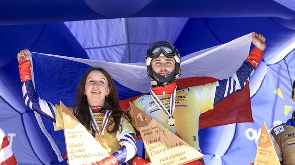 Juniors Czech pair of Tulach and Jechova take the mixed team title