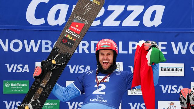 Roland Fischnaller celebrates the win. Photo: @FIS/Miha Matavz