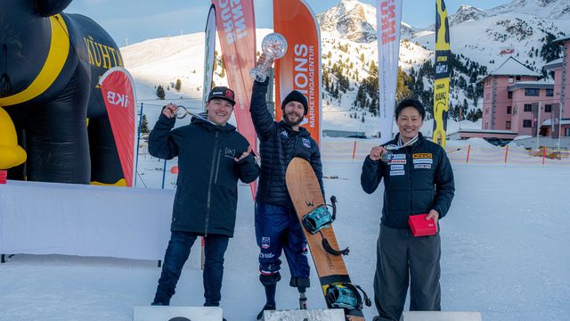 Chris Vos (NED), Noah Elliott (USA) and Daichi Oguri (JPN) - Men LL1 top 3 Banked Slalom World Cup 2024/25 @ invisions.at