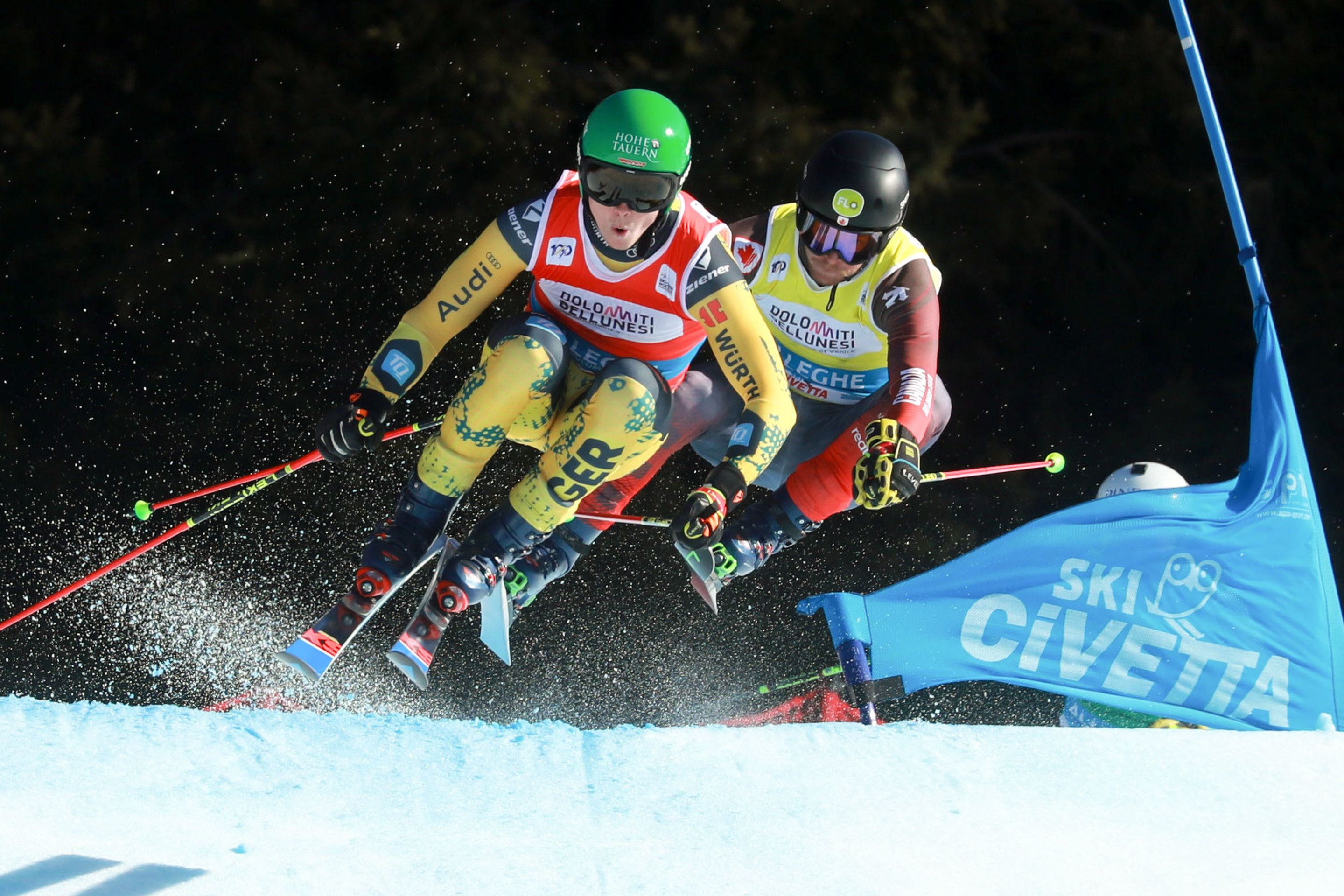 Florian Wilmsmann (l) and Jared Schmidt in action in Alleghe (GEPA)