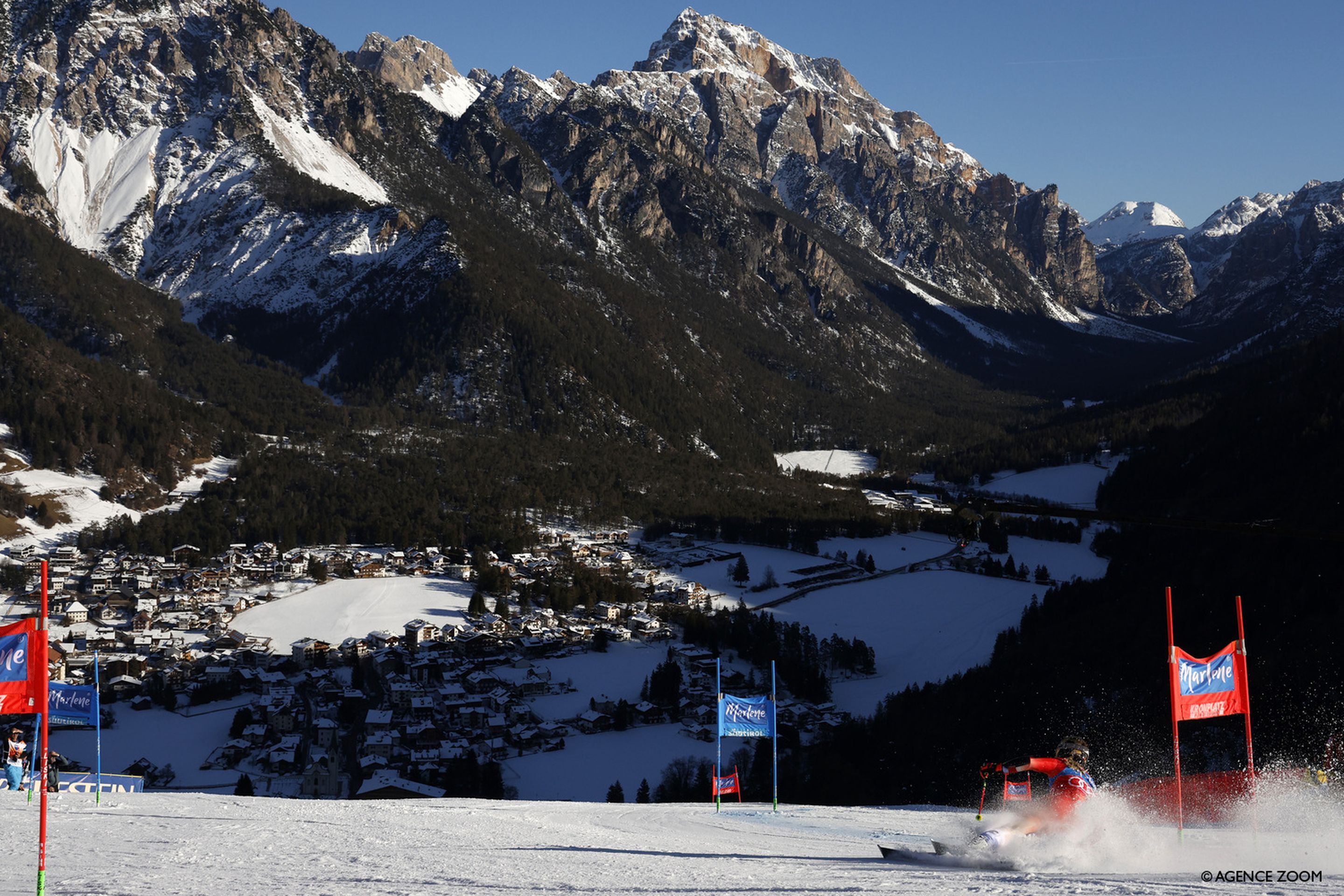 Lara Gut-Behrami (SUI) en route to her 42nd World Cup win (Agence Zoom)