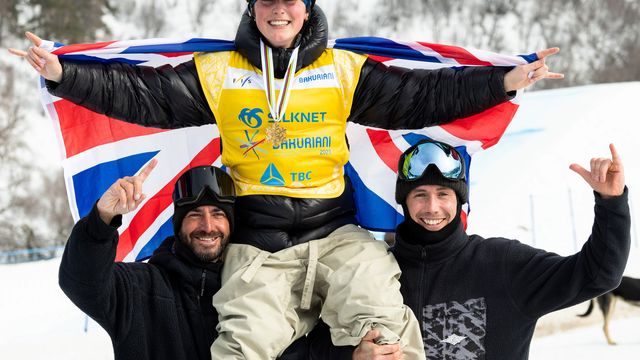 Mia Brookes (GBR) © Miha Matavz/FIS Snowboard