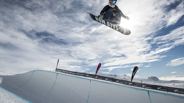 Maddie Mastro from USA in the ladies' Snowboard halfpipe qualification at Cardrona Alpine Resort during the Audi quattro Winter Games NZ held in the Queenstown Lakes district and Naseby in Central Otago, New Zealand.
7th September 2017
