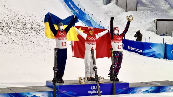 Qi Guangpu with gold in men’s aerials