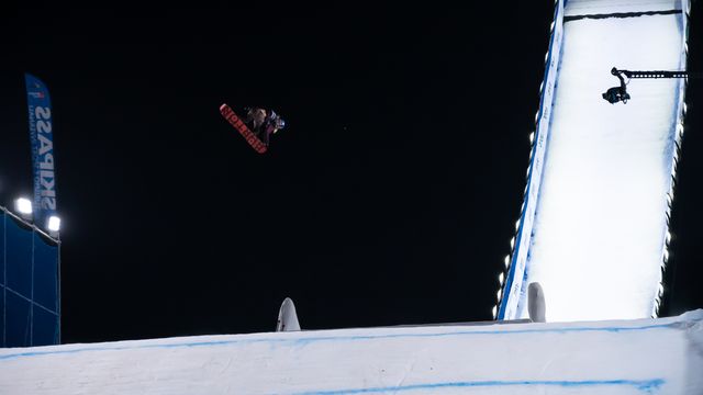 Anna Gasser (AUT) in action at the Modena BA World Cup ©FIS Snowboard/Mateusz Kielpinski