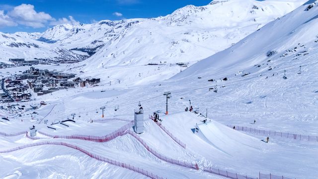 The final lopestyle event of the 2024/25 FIS Freeski World Cup season at Tignes (FRA). Photo: Nils Gubelmann @tignesofficiel