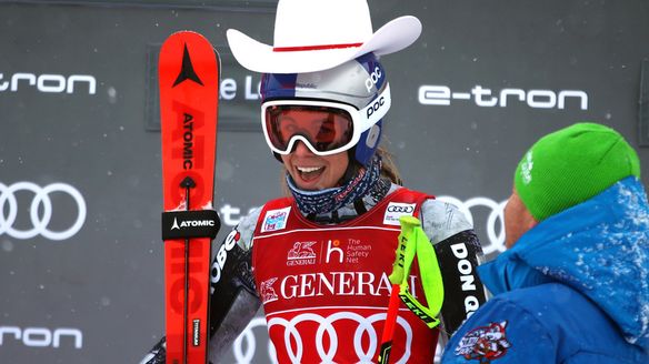 Ledecka amazed once again.. in Downhill!