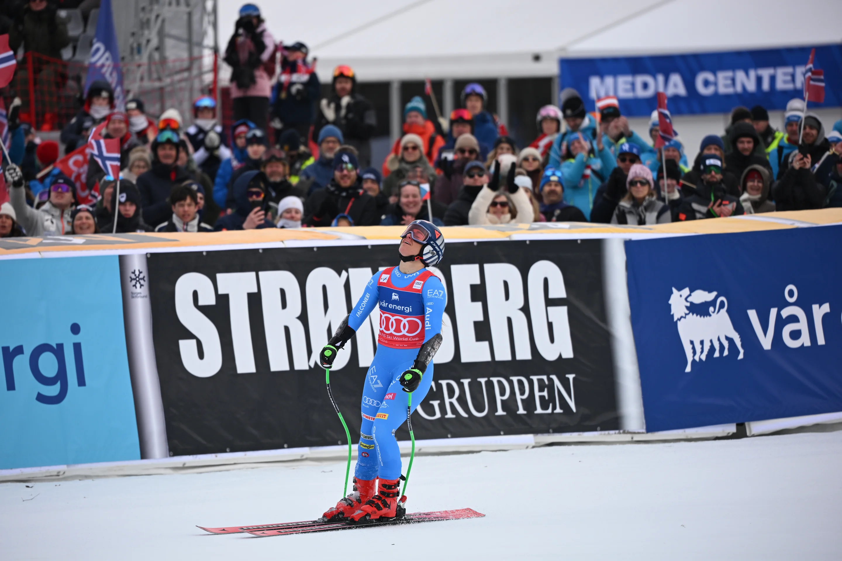 Sofia Goggia (ITA/Atomic) looks to the heavens after skiing into the lead in Sunday's Super G in Kvitfjell. ©FIS/ActionPress/Jonathan Nackstrand