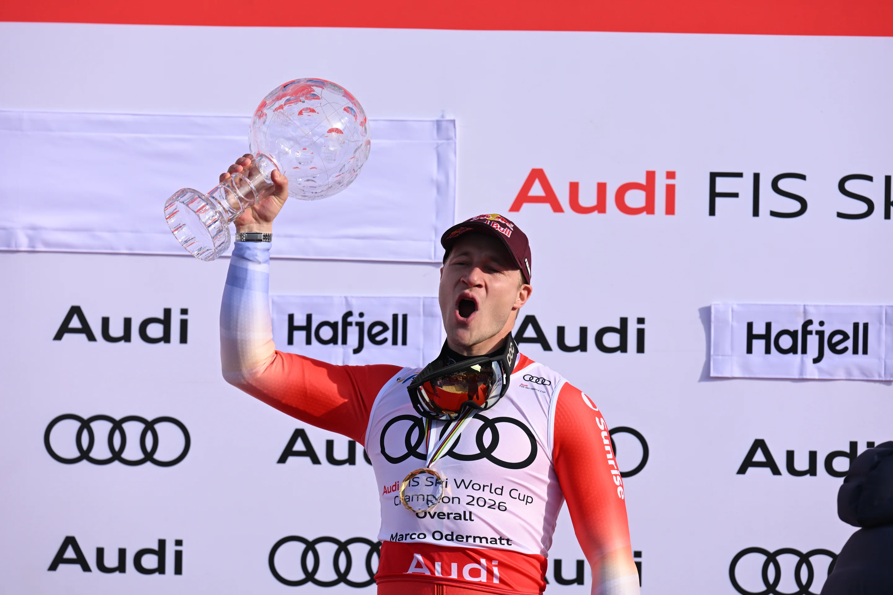 Marco Odermatt (SUI/Stöckli) didn't race on Wednesday, but was officially awarded his fifth straight Overall Crystal Globe. ©FIS/ActionPress/Jonathan Nackstrand
