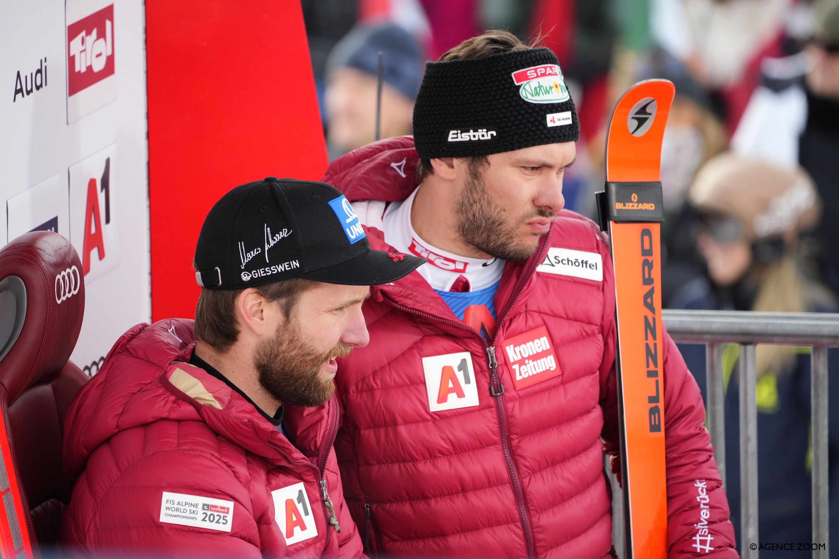 A nervous wait at the finish for Matt and Schwarz (Agence Zoom)