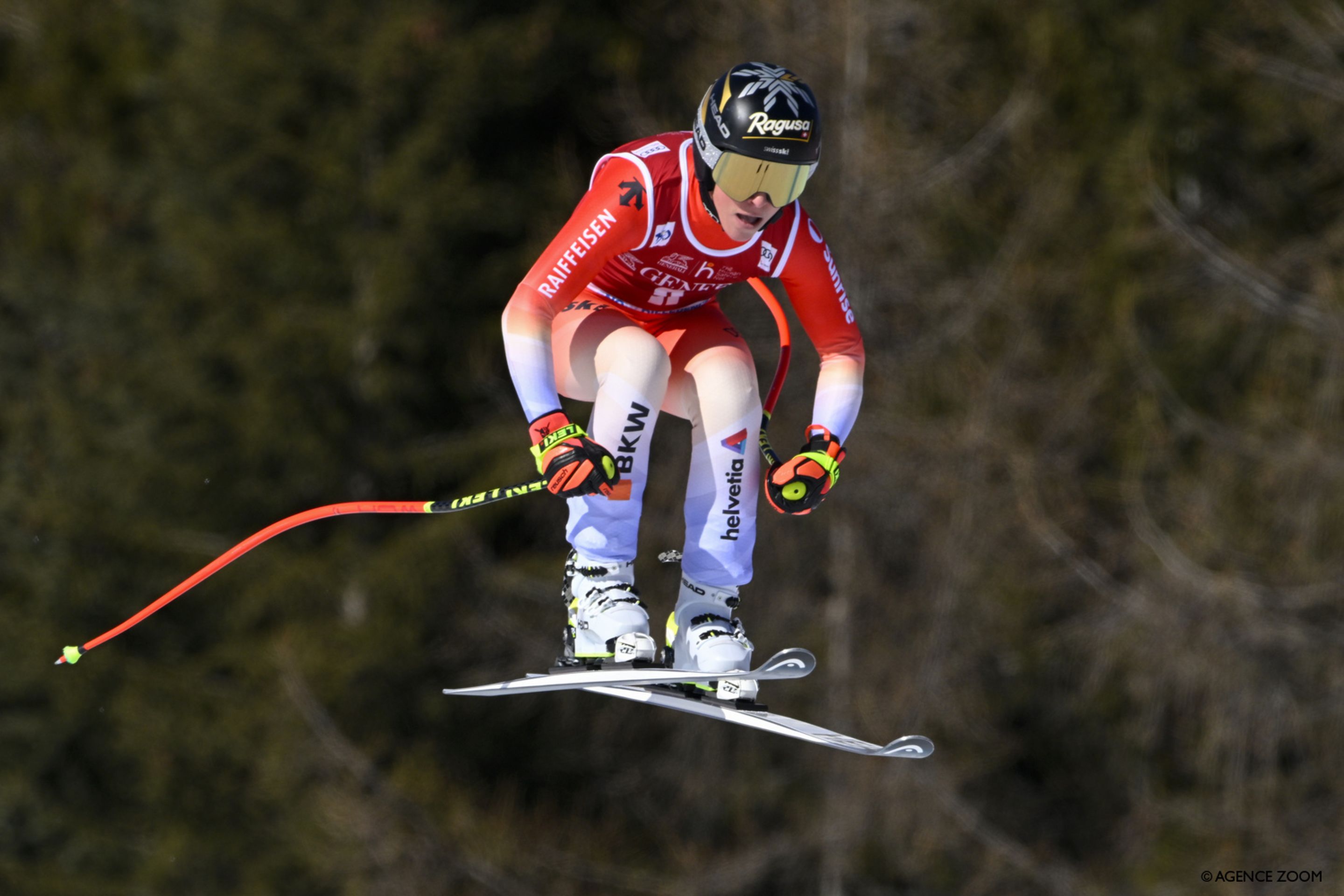 Swiss veteran Gut-Behrami soars through the air in Cortina (Agence Zoom)