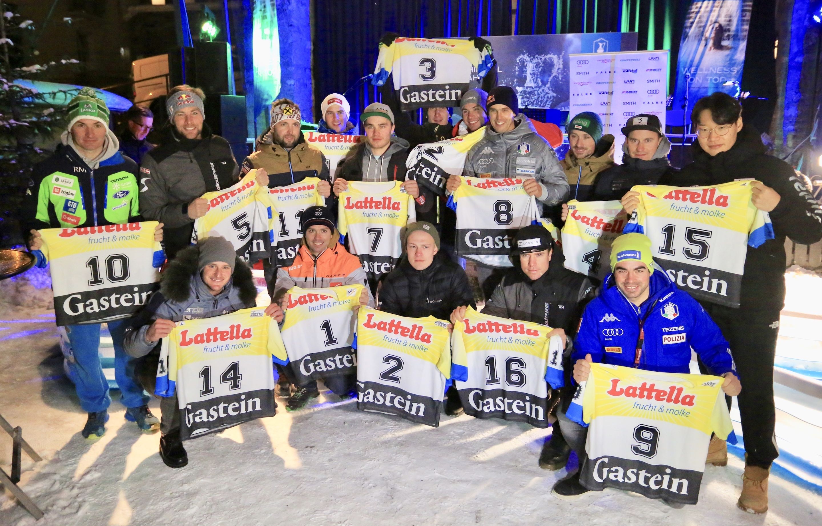 The top 16 men © FIS Snowboard