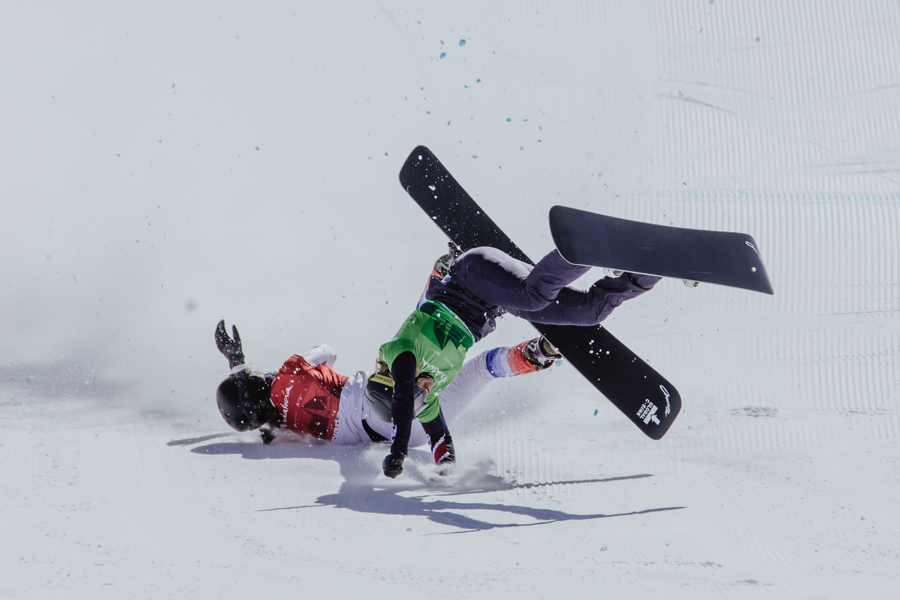 Trespeuch (red bib) and Bankes (green) crash heavily on Sunday / Photo by: Cetursa Sierra Nevada