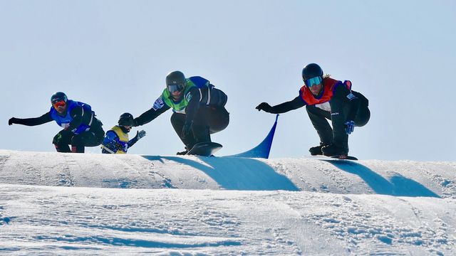 Men's ANC snowboard cross overall winner Cam Bolton (AUS, right)
