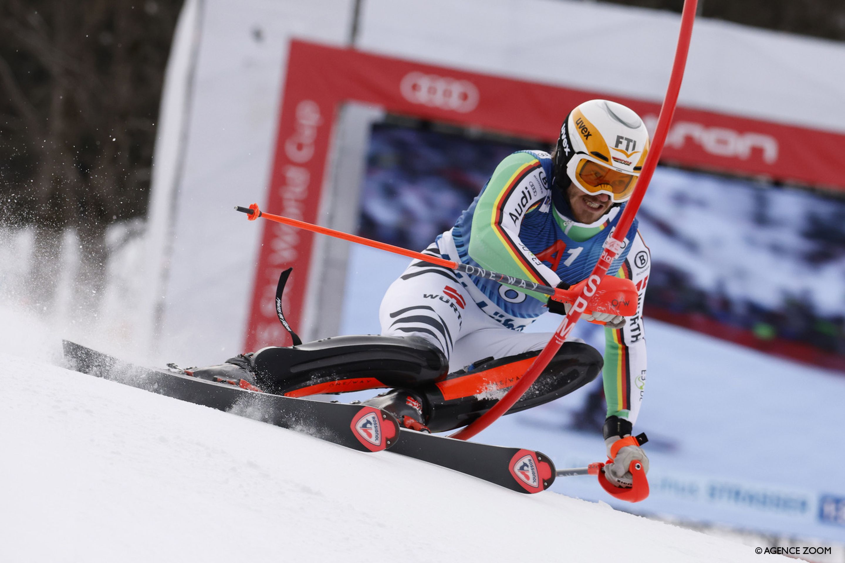 Strasser charges down the Ganslern piste with vigour en route to victory (Agence Zoom)