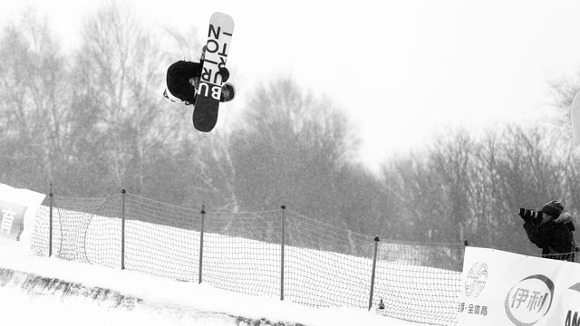 Liu Jiayu (CHN) took the home-soil win at Secret Garden © Buchholz/FIS Snowboard