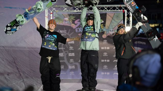 Mia Brookes (GBR), Zoi Sadowski-Synnott-Synnott (NZL) and Anna Gasser (AUT) © Jeremie Perrault/FIS Snowboard