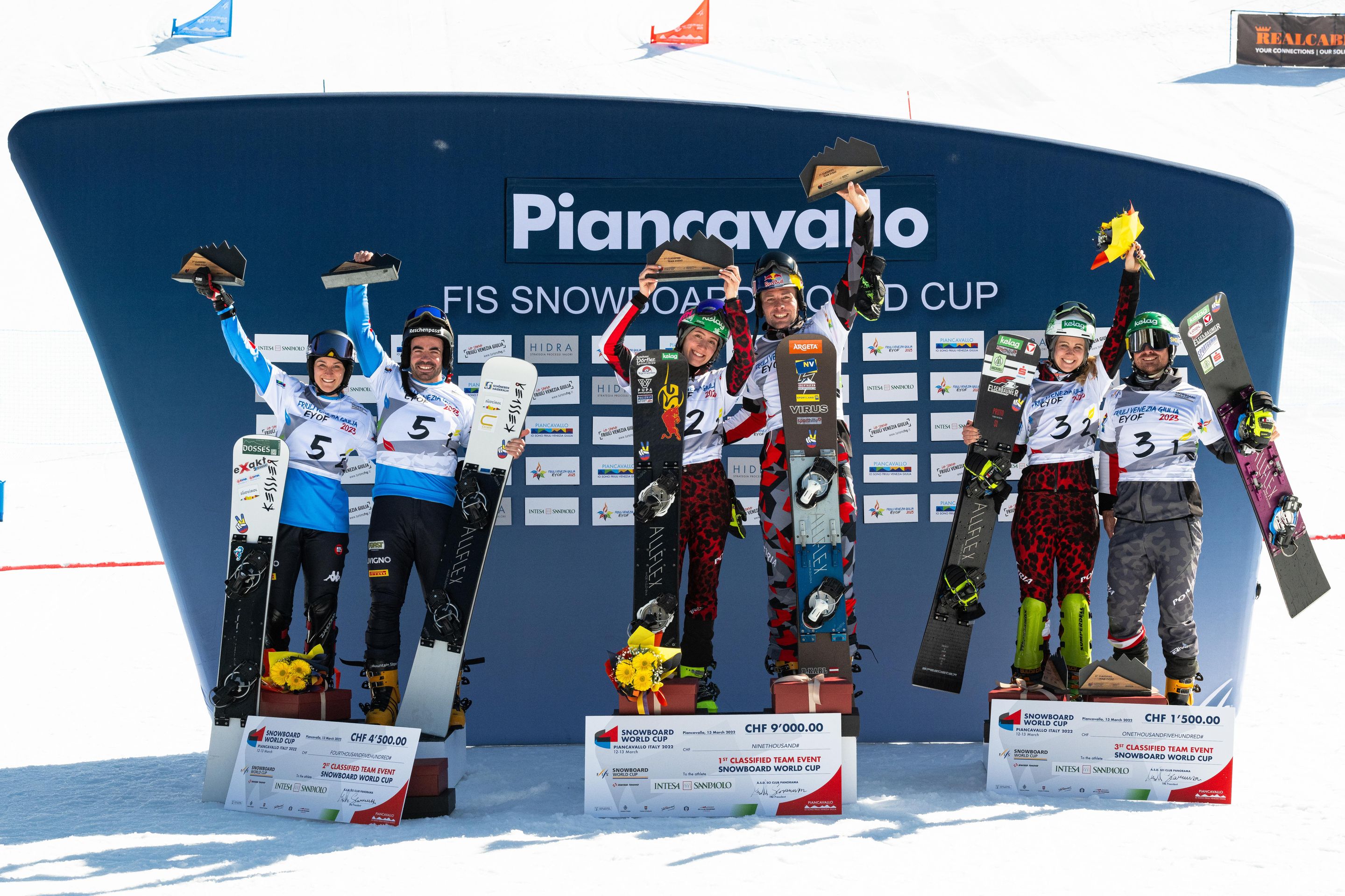FIS Snowboard World Cup - Piancavallo ITA - Snowboard Parallel Team Event - Podium with 2nd team Italy 1 (CORATTI Edwin and OCHNER Nadya), 1st team Austria 2 (KARL Benjamin and ULBING Daniela) and 3rd team Austria 3 (PAYER Alexander and SCHOEFFMANN Sabine) © Miha Matavz/FIS