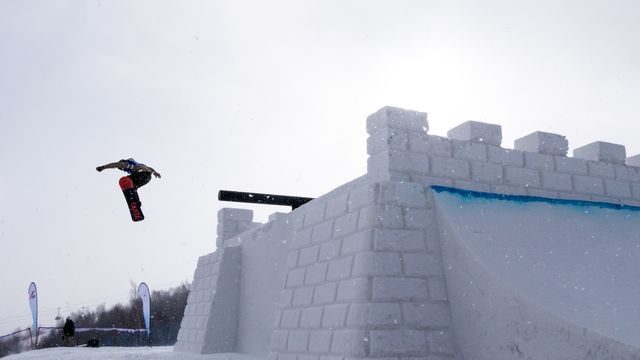 Trainig at the FIS Snowboard slopestyle World Cup event in Secret Garden (CHN). Photo: Mateusz Kielpinski (FIS)