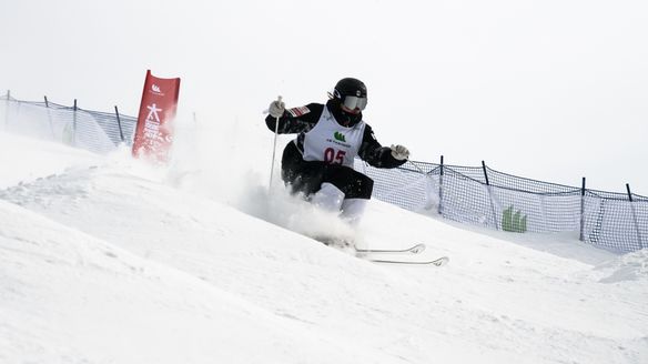 Kauf and Kingsbury prevail in single moguls event in Thaiwoo