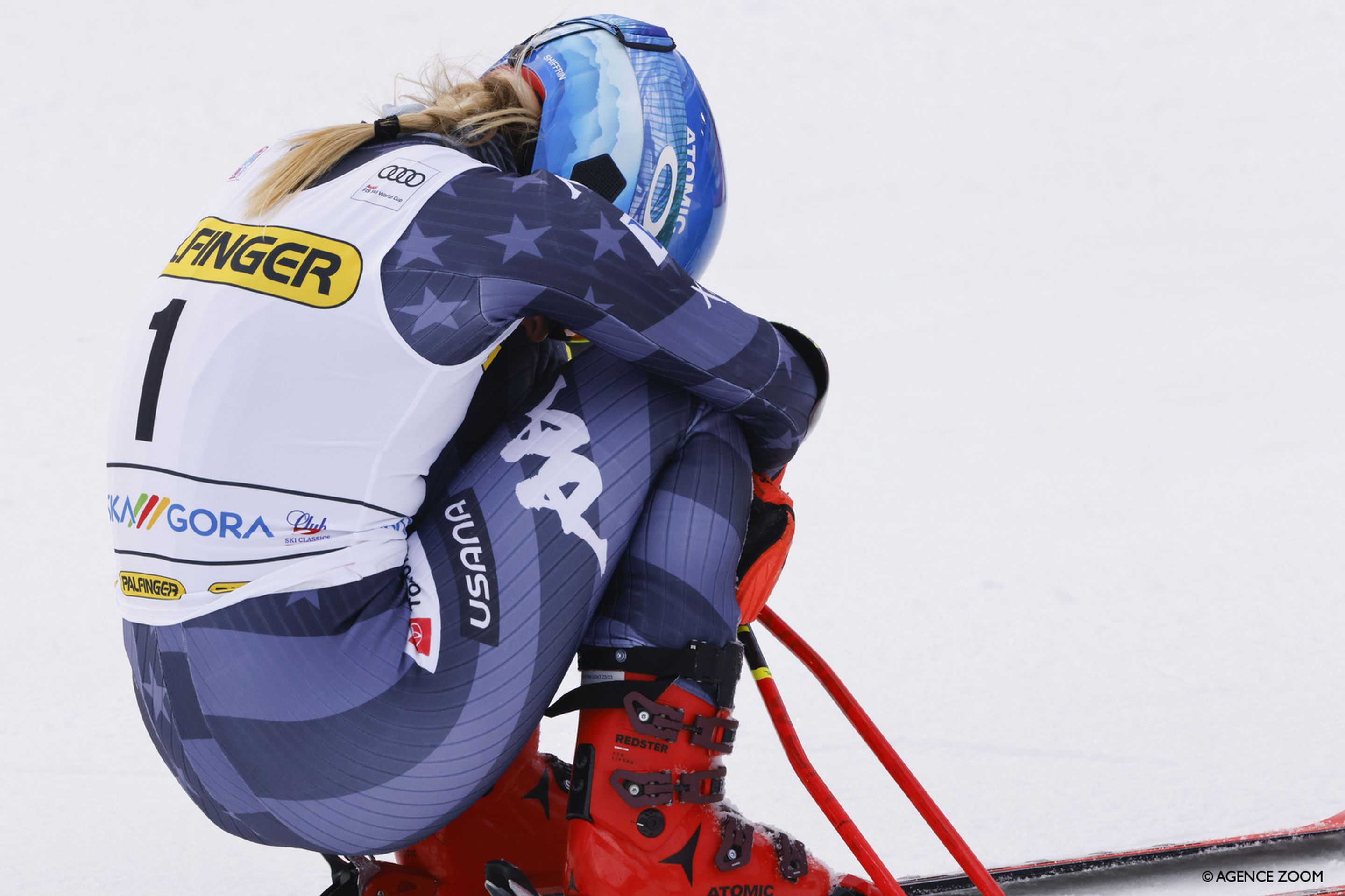 Shiffrin drops to her knees in disbelief after winning her 82nd World Cup race (Agence Zoom)