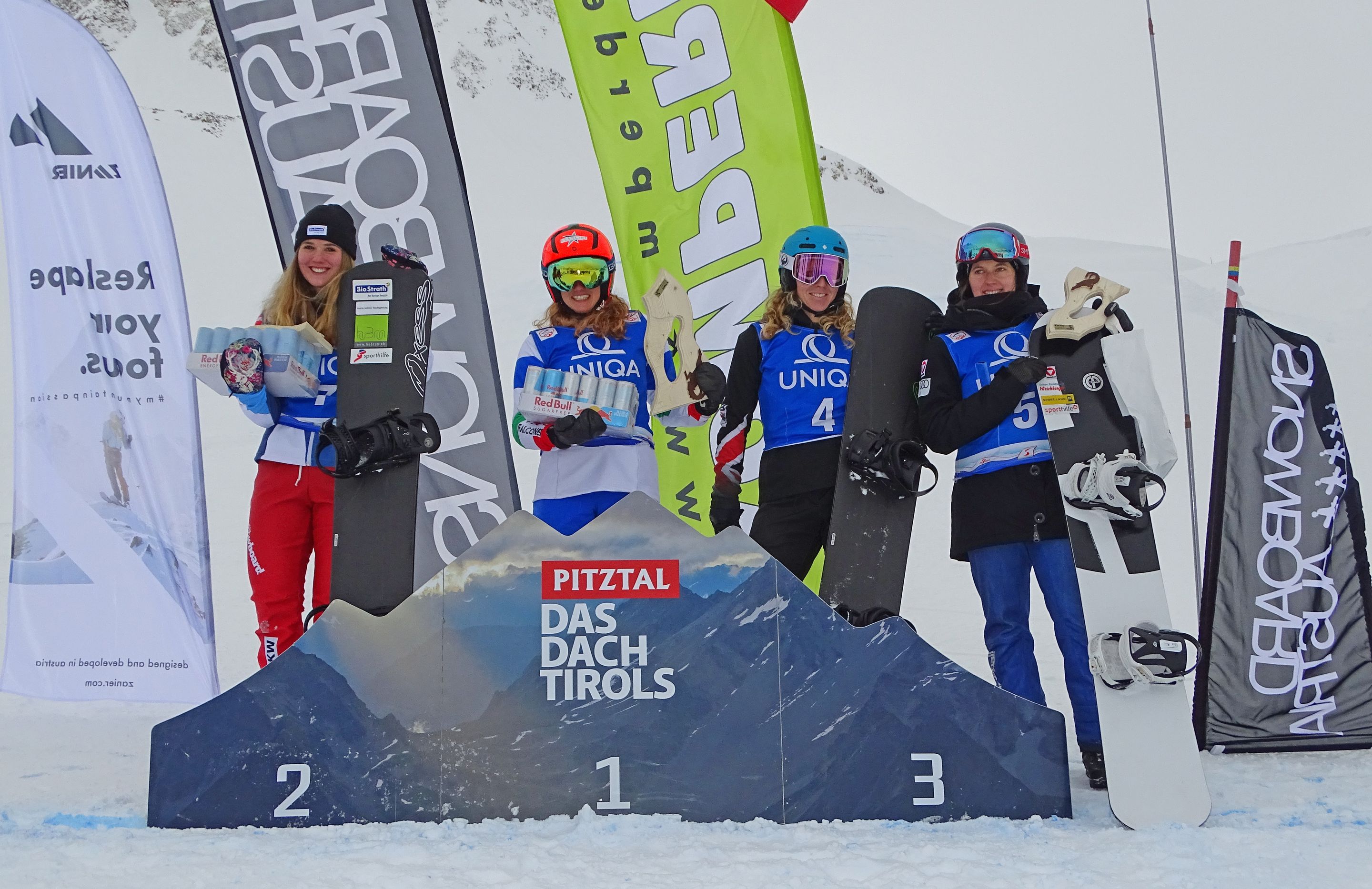 © ÖSV: European Cup podium with Sophie Hediger (SUI), Sofia Belingheri (ITA), Charlotte Bankes (GBR)