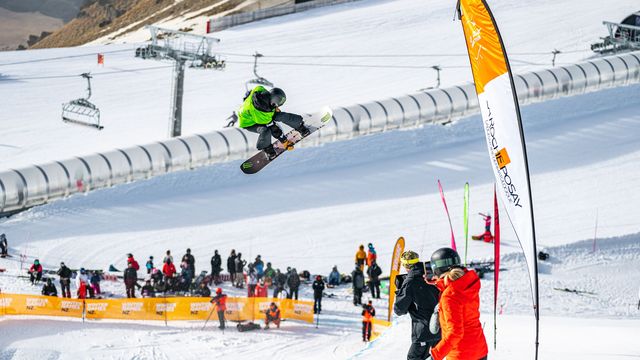 Gaon Choi (KOR) on her way to WGNZ halfpipe gold © Lennon Bright/WGNZ