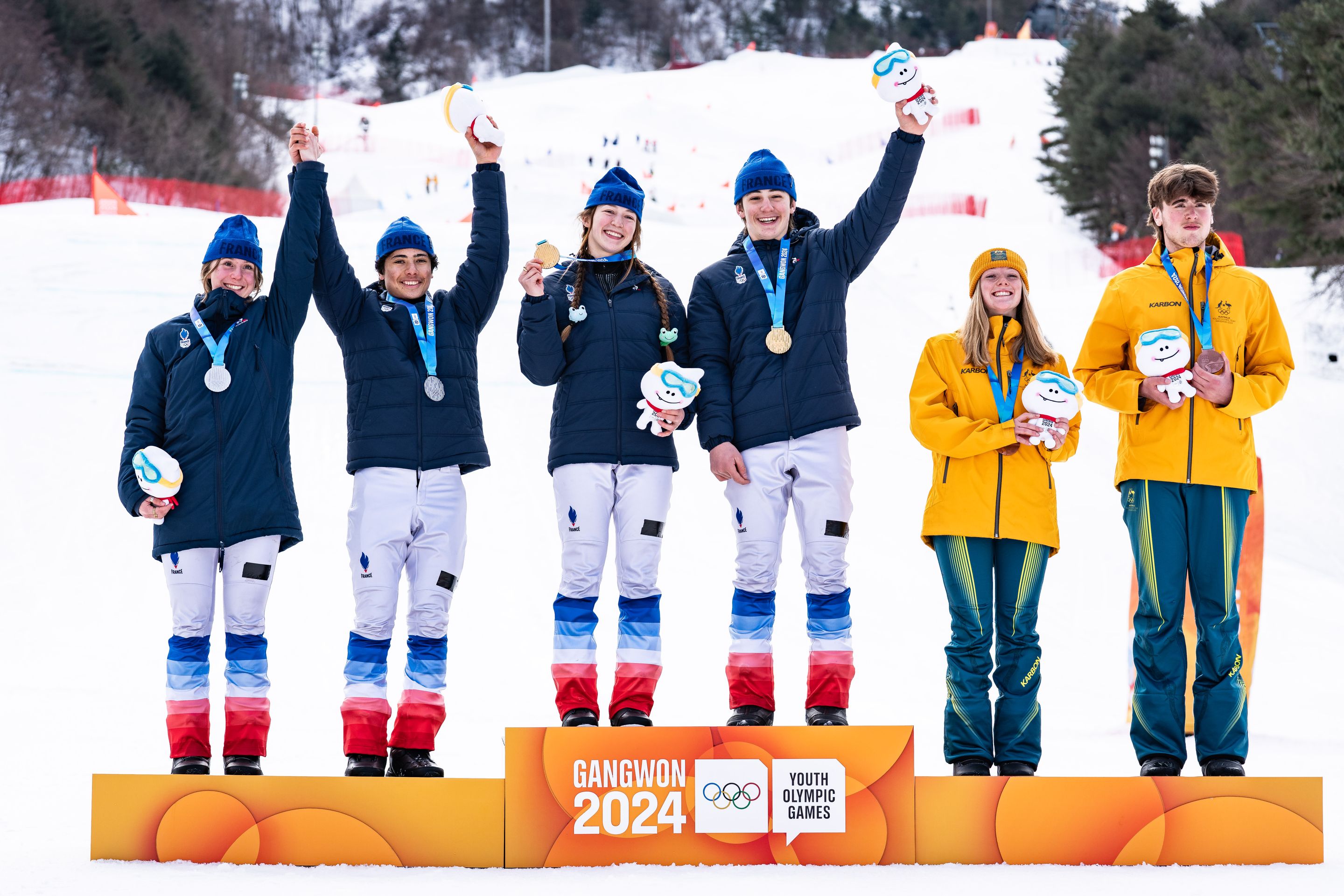 Mixed Team Snowboard cross podium Gangwon 2024 YOG. Photo: Jérémie Perreault/FIS