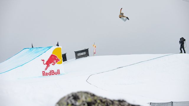 Niklas Mattsson with a celebratory method © Marcel Laemmerhirt/LAAX OPEN