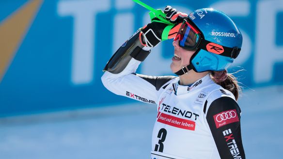 Vlhova wins home giant slalom in Jasna