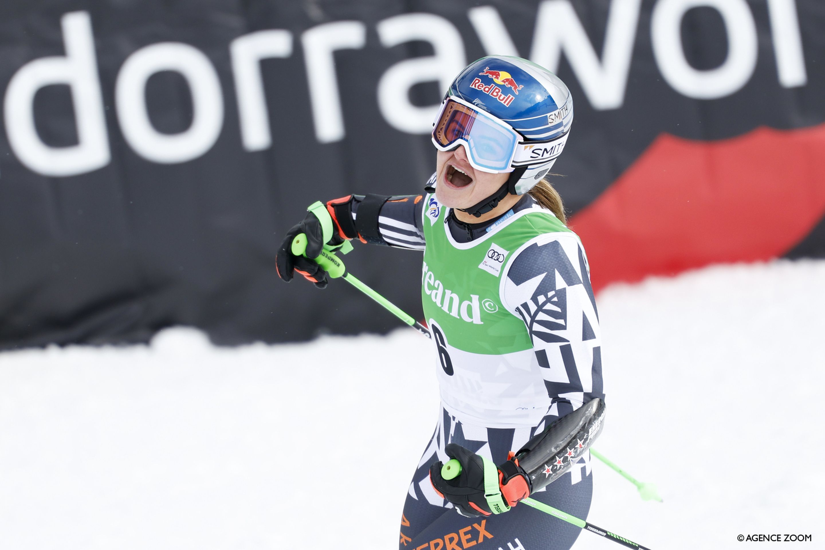 Alice Robinson (NZL) reacts after missing victory by 0.01 seconds (Agence Zoom)