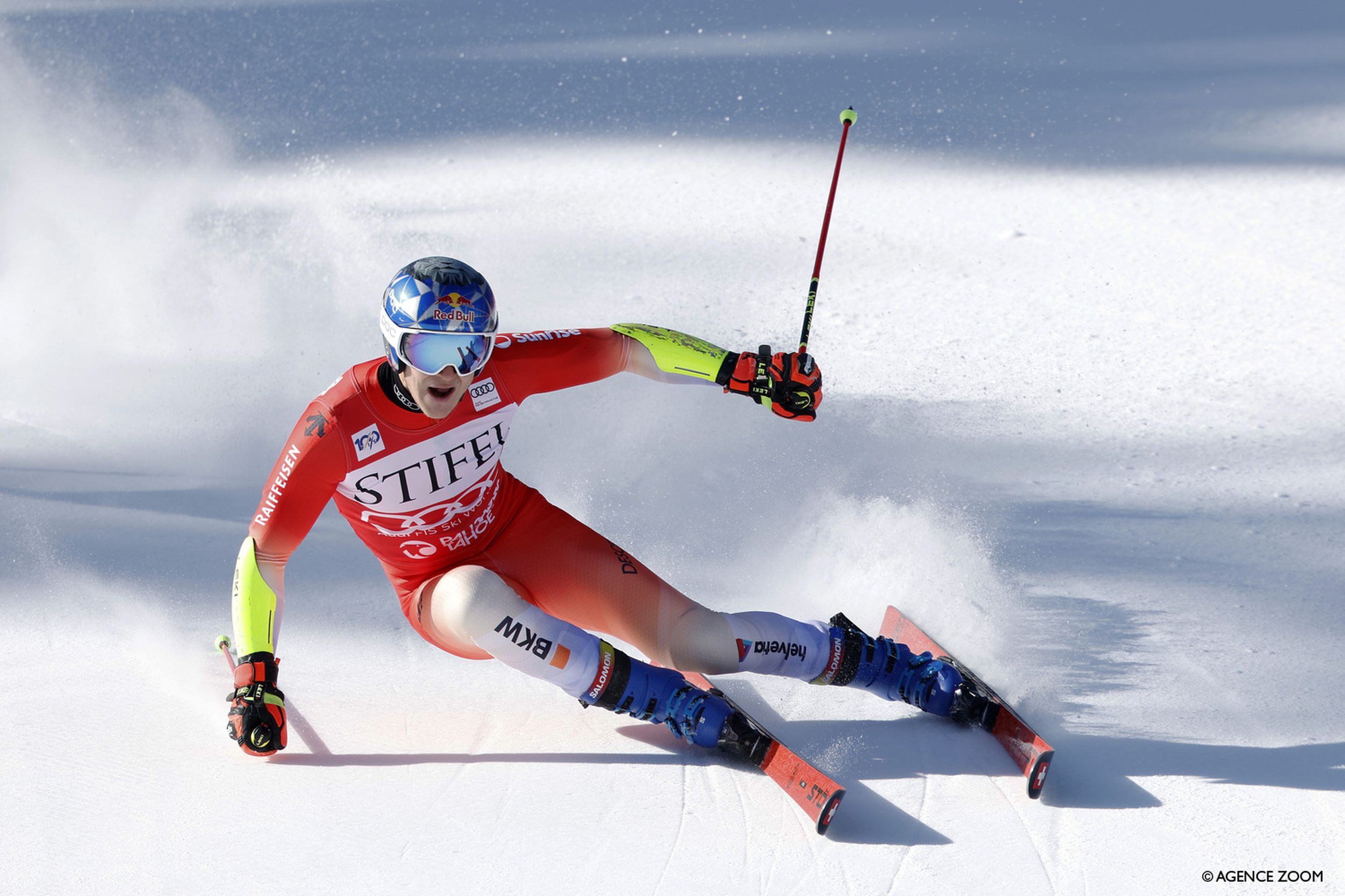 Marco Odermatt (SUI) attacks the course en route to his 10th straight GS victory (Agence Zoom)