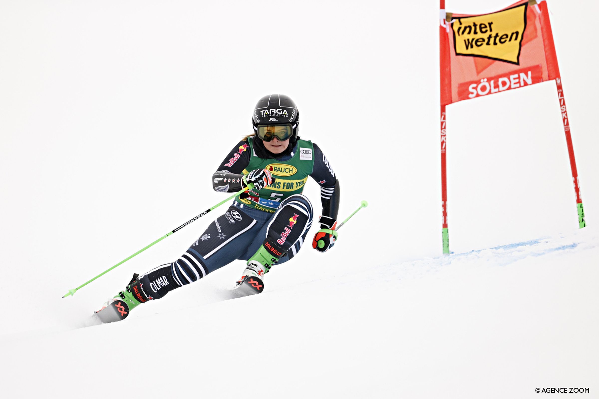 SOELDEN, AUSTRIA - OCTOBER 17: Alice Robinson of New Zealand in action during the Audi FIS Alpine Ski World Cup Women's Giant Slalom on October 17, 2020 in Soelden, Austria. (Photo by Hans Bezard/Agence Zoom)