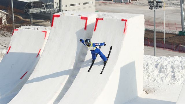 Xu Mengtao (CHN) in action at Shimao Lotus Mountain