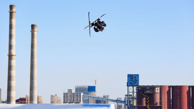 Elias Syrja (FIN) training at the AIr + Style Beijing © Buchholz/FIS Freeski